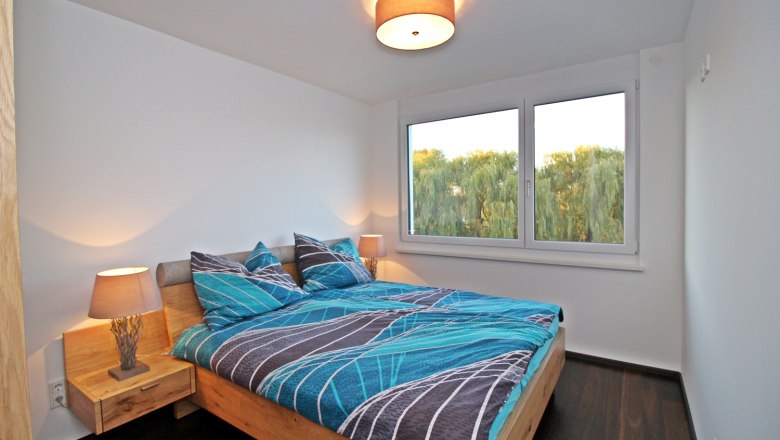 Vacation apartment Donaublick, bedroom, © Interhome