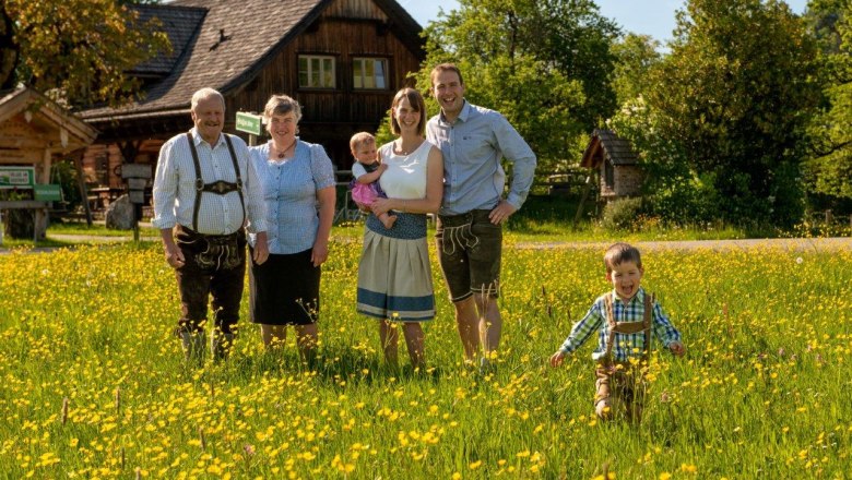 Family photo, &copy; H&ouml;barten
