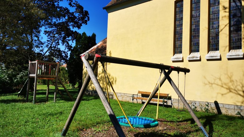 Children's playground next to the chapel, © Weinstraße Weinviertel