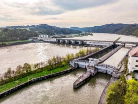 N&aacute;v&scaron;těvnick&aacute; elektr&aacute;rna Ybbs-Persenbeug Leteck&yacute; pohled, &copy; Robert Herbst