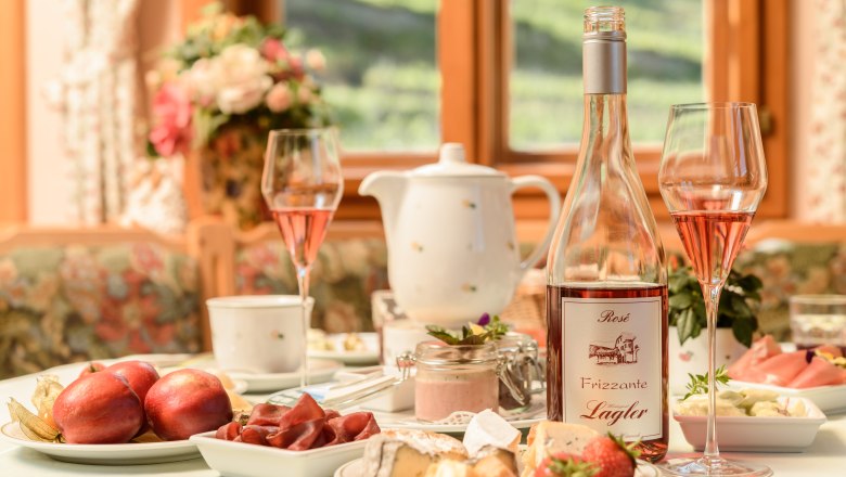 Breakfast at the Weinberghof, &copy; Rita Newman