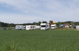 10 großzügige Abstellplätze mit Solardusche und Grillplatz, © Familie Mayrhofer