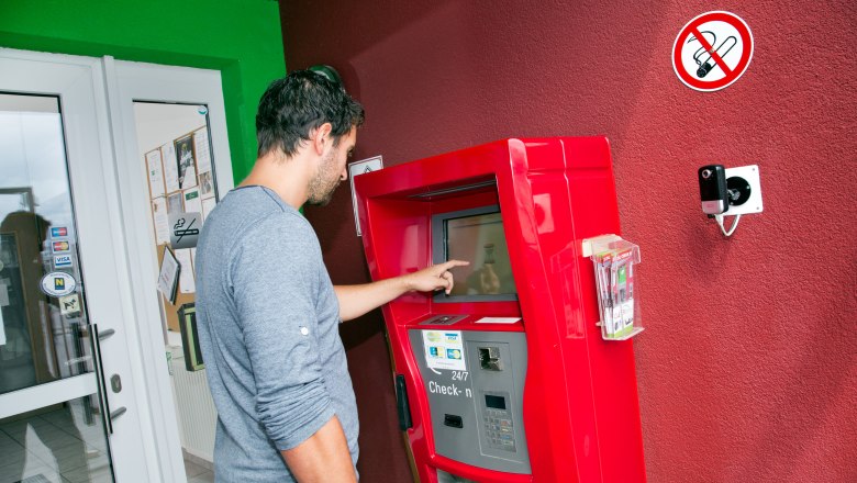 Check in terminal, &copy; Cleverhotel GmbH