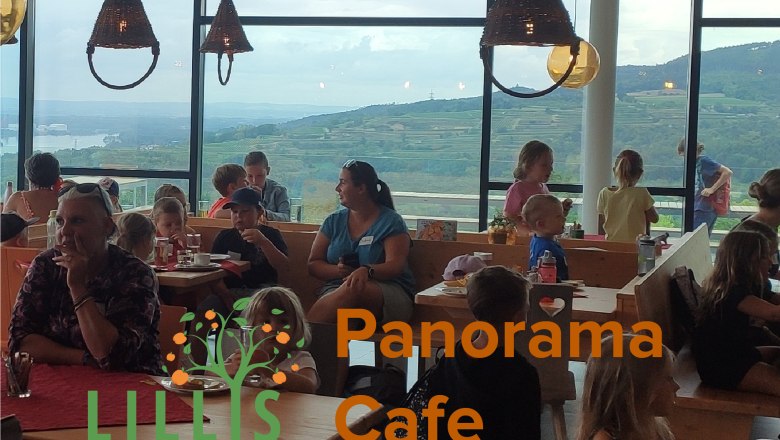 Panoramic café in Lilli's apricot garden, © Familie Aufreiter
