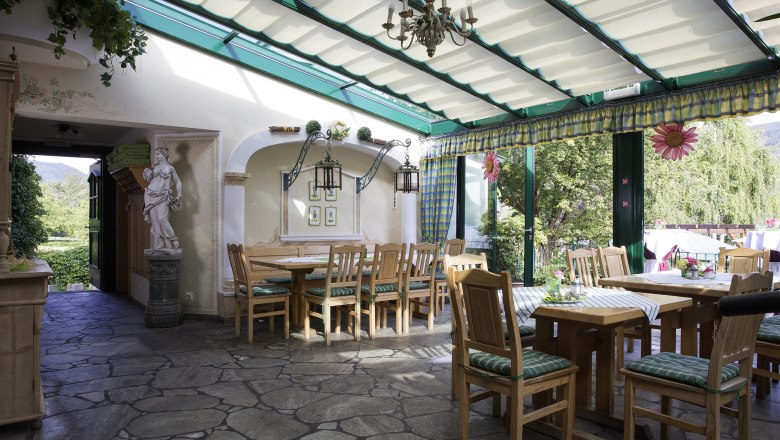 Wine tavern inside, © Monika Loeff