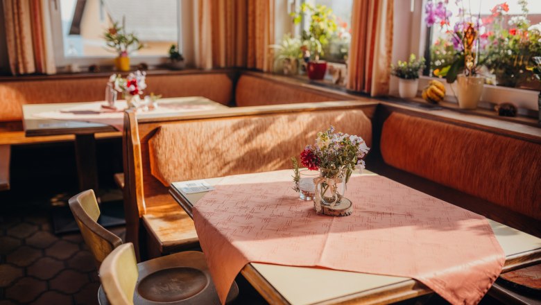 Cozy lounge for tired hikers, © Niederösterreich Werbung/Daniela Führer