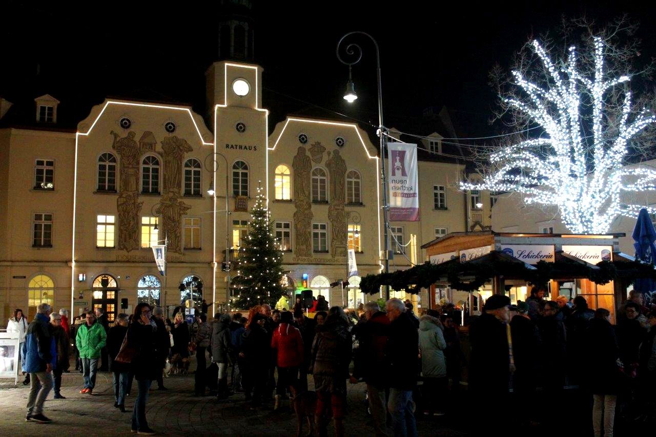 Hlavní náměstí a radnice během adventu