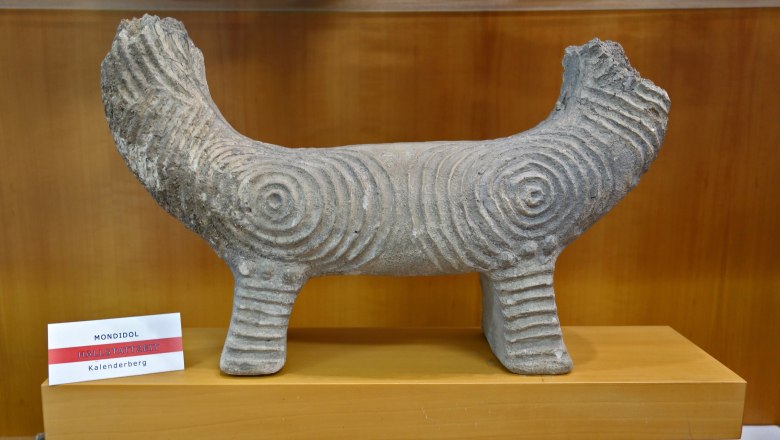Kalenderberg_Verzierter Feuerbock (so-called Mondidol) in the Museum M&ouml;dling, &copy; Jakob Maurer
