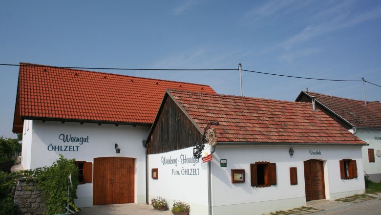 Exterior view of the Heurigen restaurant, © Öhlzelt