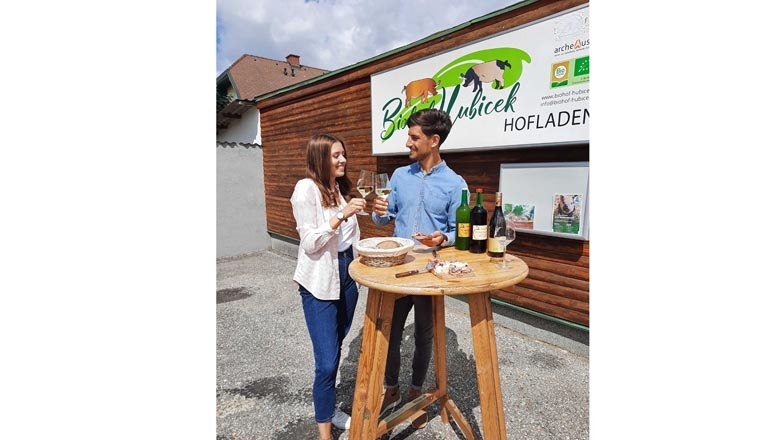 Tasting at the Hubicek organic farm, © Donau Niederösterreich / Neubauer
