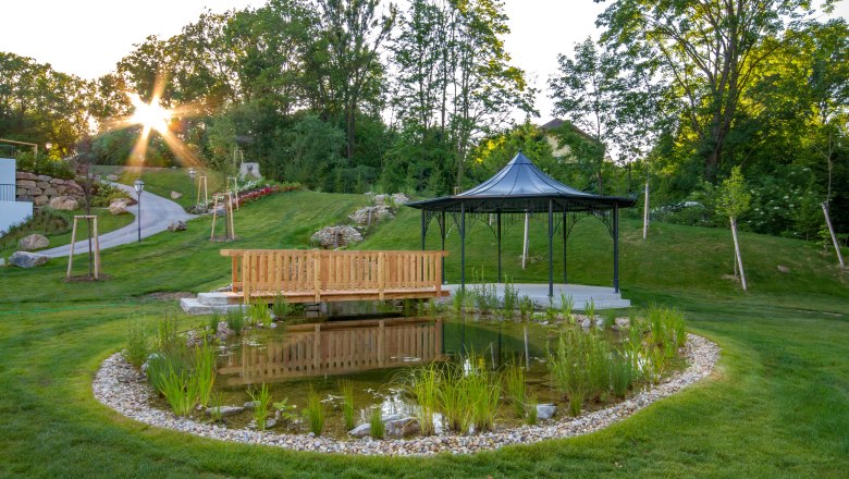 Pavilion in the park, &copy; Schlosspark/mesonic