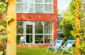 Sommerfrische im Garten vom Payerbacherhof, © Wiener Alpen/Martin Fülöp