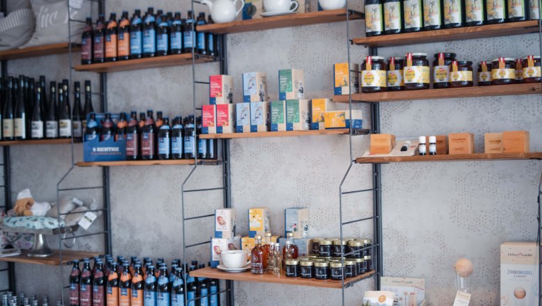 Product selection in the Taflerei store, © Hotel Schachner_MIKU Media