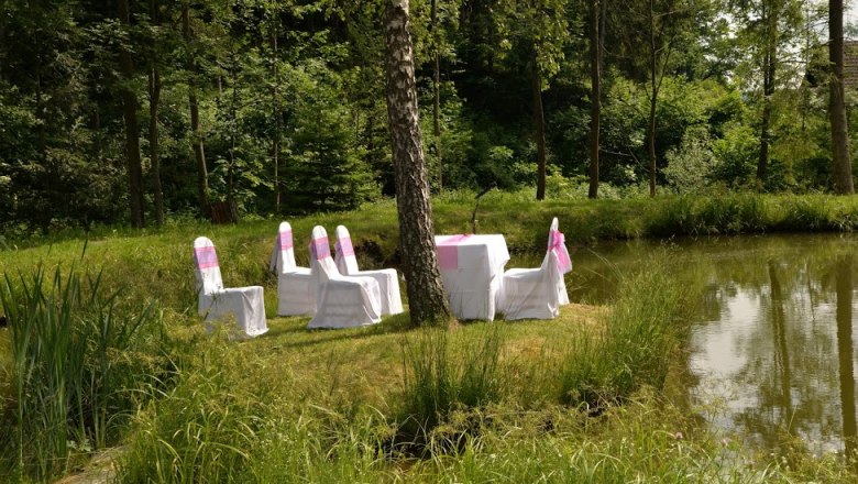 Wedding by the pond,, &copy; Hochzeit Gasthaus Buchegger, Foto Buchegger