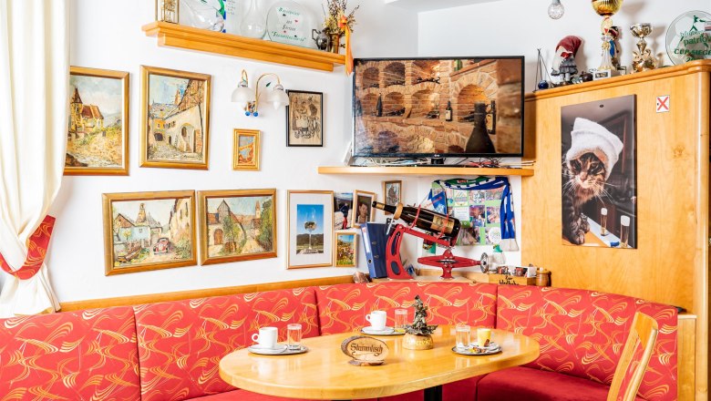 Cozy seating area in the Cafe Bruckner, © Georg Pomassl
