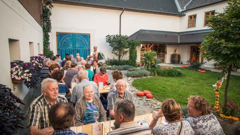 Farm café courtyard, © Wurzers Kürbishof