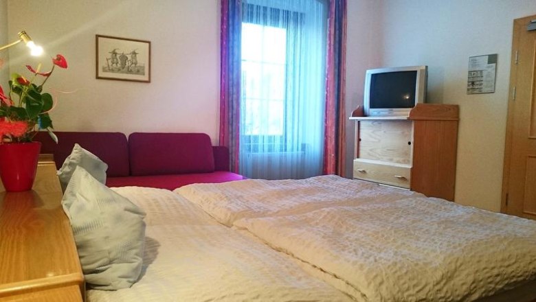 Double room, &copy; Hotel Zum Goldenen Hirschen