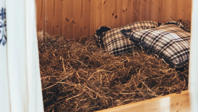 Wellness in a hay bed, © Niederösterreich Werbung/David Schreiber