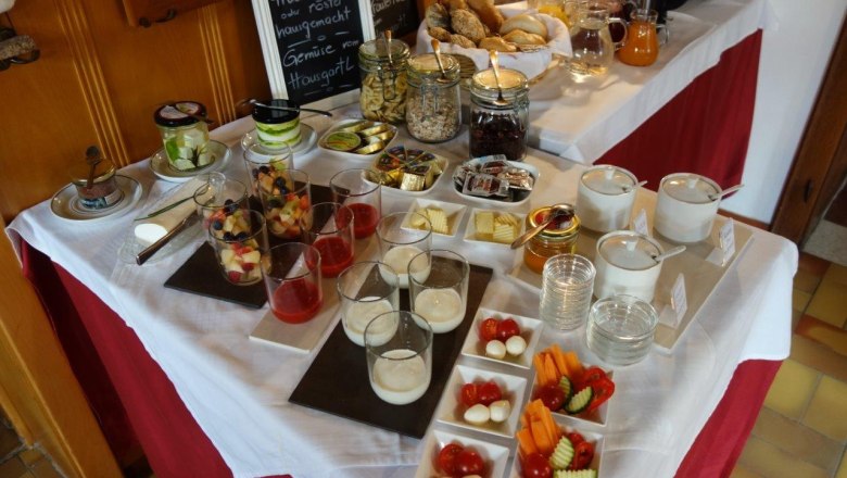Breakfast buffet, © Gästehaus Daurer