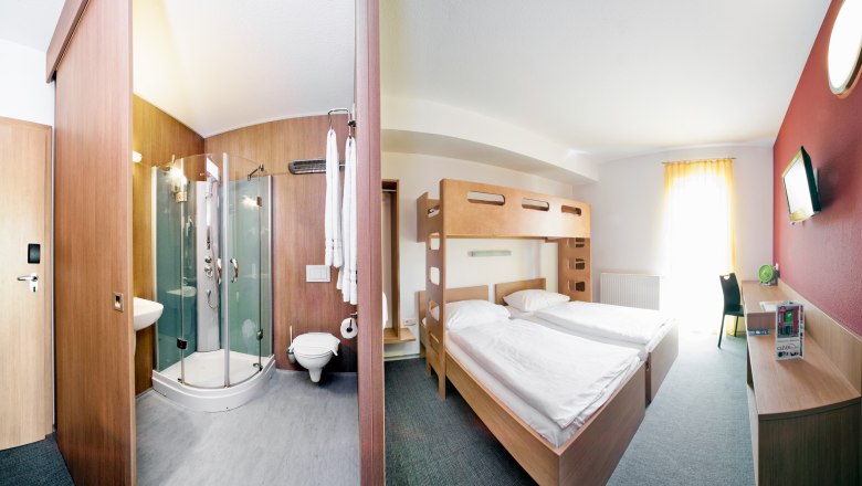 Panorama triple room, &copy; Cleverhotel GmbH