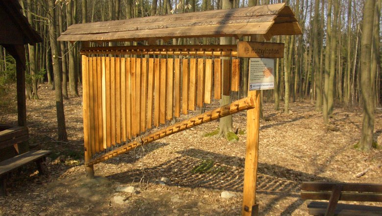 Hmyzí domeček postavený během prázdninové hry v přírodním parku, © Naturpark Geras