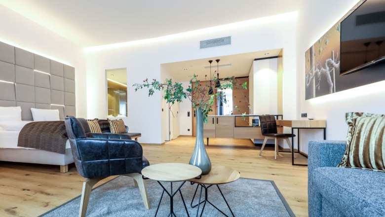 Outdoor-pool-view-from-top, &copy; Klinglhuber