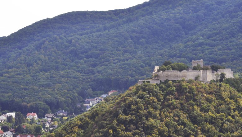 View of the Schlossberg Hainburg, © Donau Niederösterreich, Steve Haider