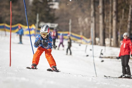 Lyžařská zábava pro děti v areálu Puchberg am Schneeberg, © Wiener Alpen/Martin Fülöp