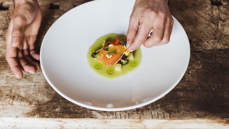 Lightly marinated Ysper salmon trout, char caviar, &copy; Nieder&ouml;sterreich Werbung/David Schreiber