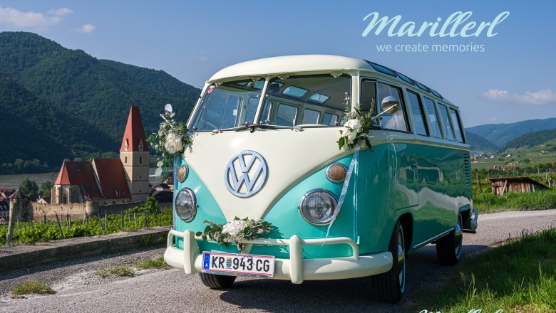 Wedding car with flowers, © Marillerl