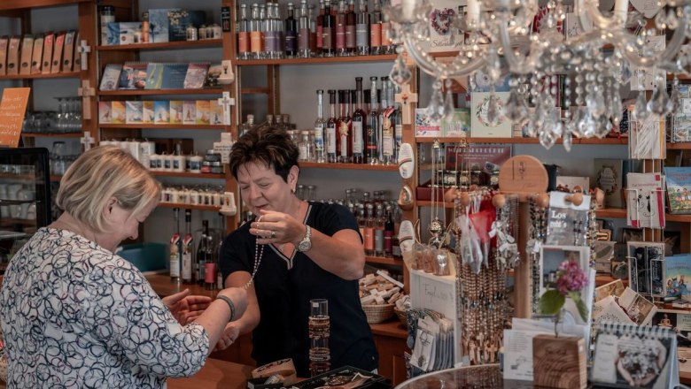 Souvenirs & mementos, &copy; Gerald Demolsky