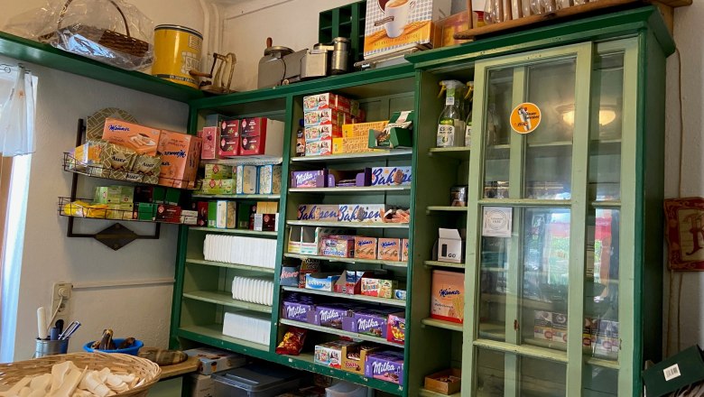 Greisslerei with a wide variety of goods, &copy; Wiener Alpen