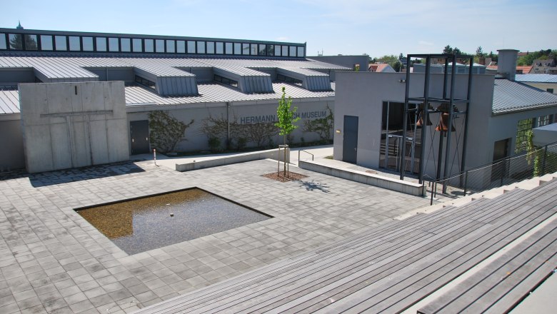 Piazza (c)MAMUZ, &copy; MAMUZ