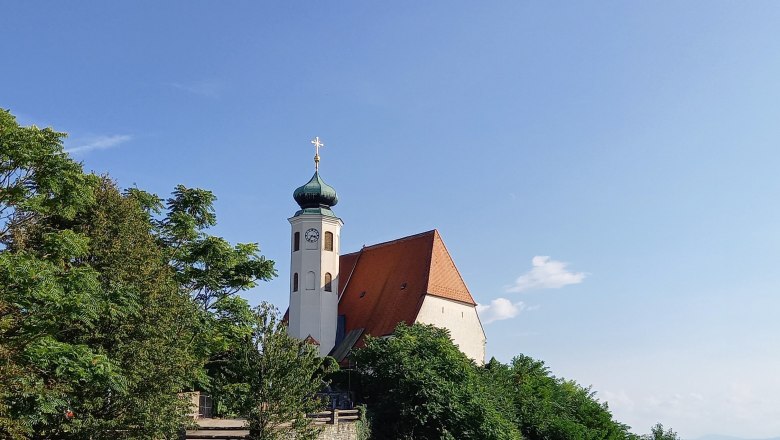 View of the Dunkelsteinerwald parish church, © ARGE Dunkelsteinerwald