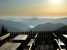 Wachauterrasse des Naturparkhauses am Jauerling - 915 m, &copy; Nieder&ouml;sterreichische Naturparke/Robert Herbst
