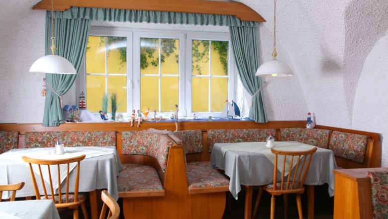 Breakfast in the vaulted room, &copy; Johann Sturm