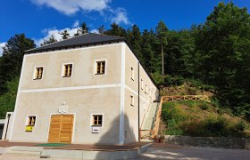 Opatsk&yacute; sklep v nov&eacute; kr&aacute;se, &copy; Mariazell im Wienerwald