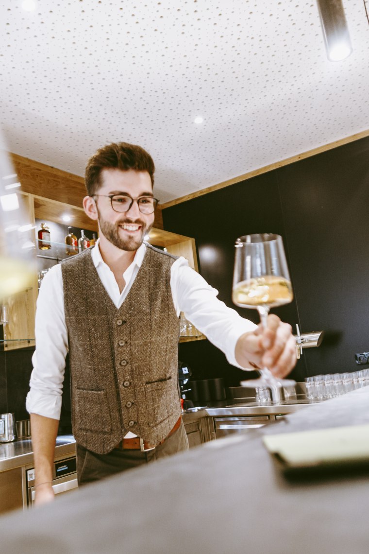 Im Franz Joseph serviert man natürlich auch Weinviertler Wein., © Astrid Bartl