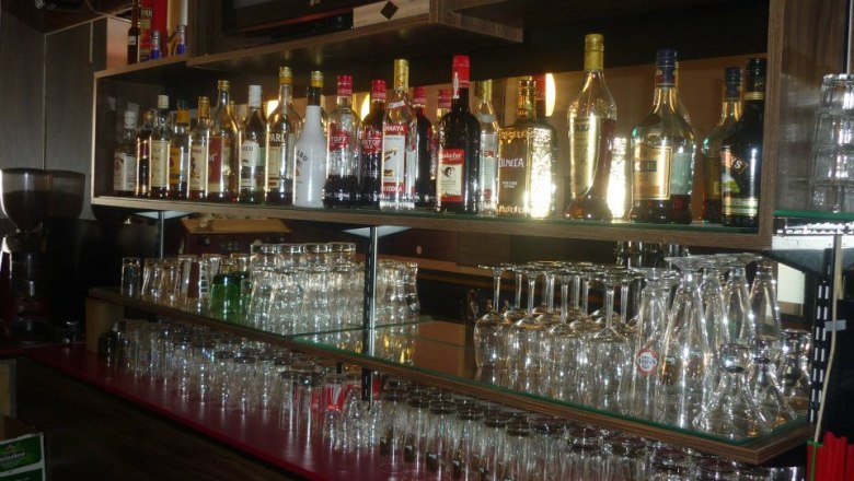 Caf&eacute; Bar Atlantis, Enzersdorf/Fischa, &copy; Semir Koro