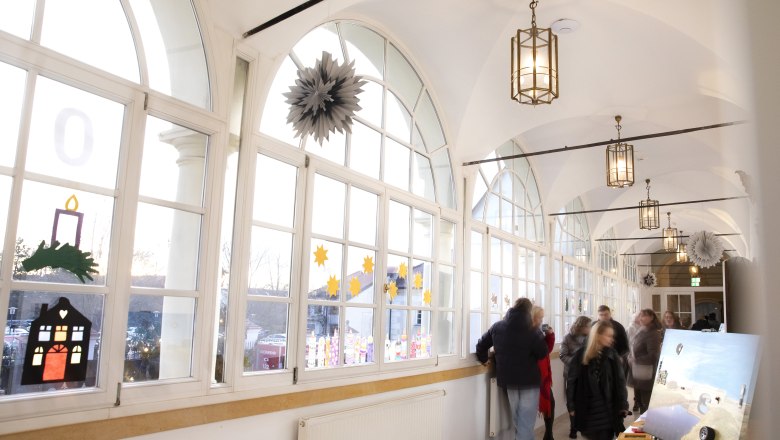 Advent_Katzelsdorf_Fenstergalerie(c)Wiener Alpen, Stefanie Reisenbauer, &copy; Wiener Alpen/Stefanie Reisenbauer