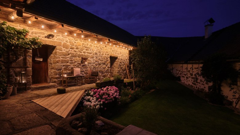 Vnitřní nádvoří v noci, © Mathias Lixl / lixl.com