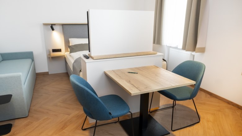 Room, &copy; Denise Lenz