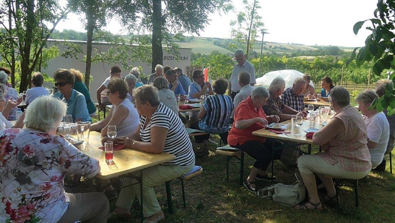 Občerstven&iacute; v Pleyel Bergerl, &copy; IPG