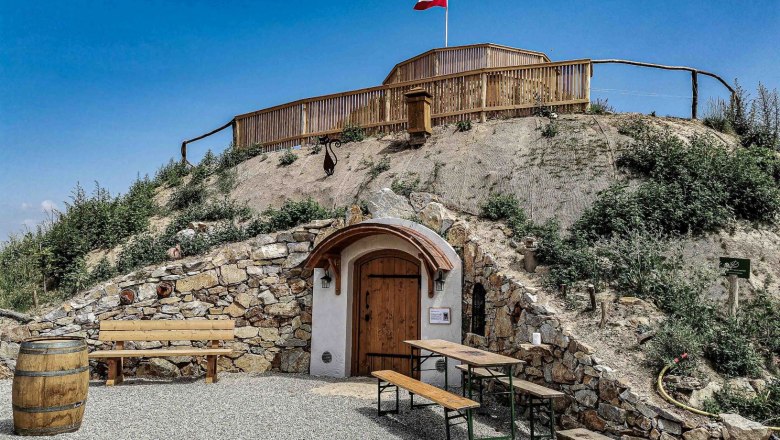 Vineyard snail Entrance to the wine cellar, &copy; HanSu.Foto.Design