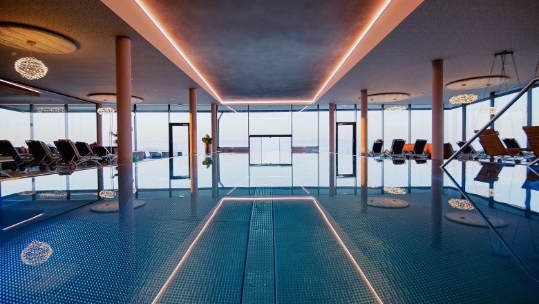 Indoor infinity pool, © Hotel Schachner_MIKU Media