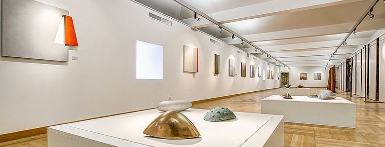 Roof gallery with exhibitor Günter Wolfsberger, © Benno Bertl