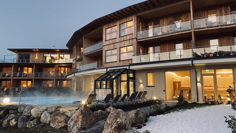 Winterstimmung mit Außenpool, © Peter Pichler Winterstimmung mit Außenpool, © Peter Pichler