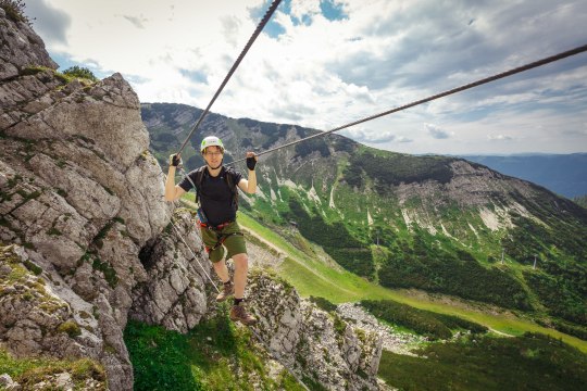 V impozantních výškách: ferrata na Hochkaru, © HOFER.at/heldenderfreizeit.com