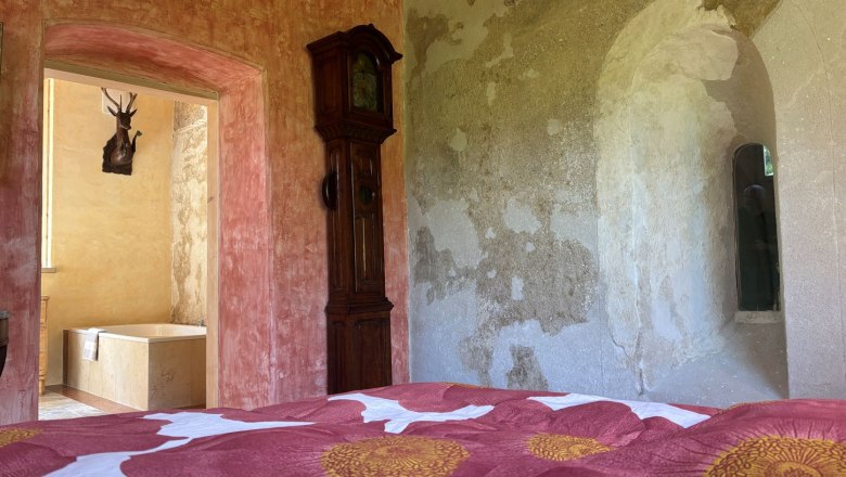 Rom&aacute;nsk&eacute; okno v ložnici, &copy; Cultraum_Strass, Fotoraf Hans St&ouml;ckelmaier