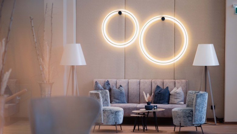 Sitting area in the Hotel Schachner lobby, © Hotel Schachner_MIKU Media